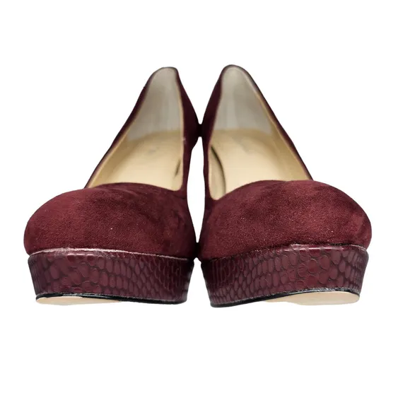 Calvin Klein Shoes Womens 7.5 Burgundy Red Heels Closed Toe Stiletto Embossed