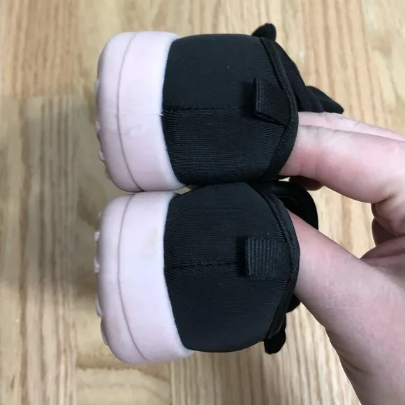 Carters Black Bow Stick Closure Shoes Sz 6 Kids