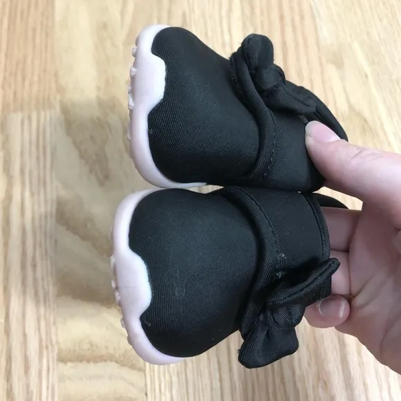 Carters Black Bow Stick Closure Shoes Sz 6 Kids