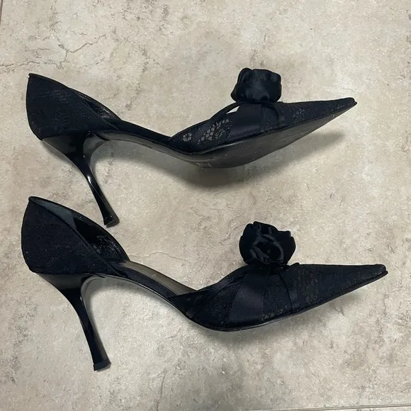 Casadei Black Lace Pattern Leather Trim Flower Accent Pointed Pumps. Size 8.5