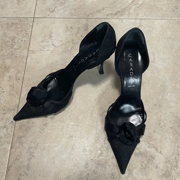Casadei Black Lace Pattern Leather Trim Flower Accent Pointed Pumps. Size 8.5
