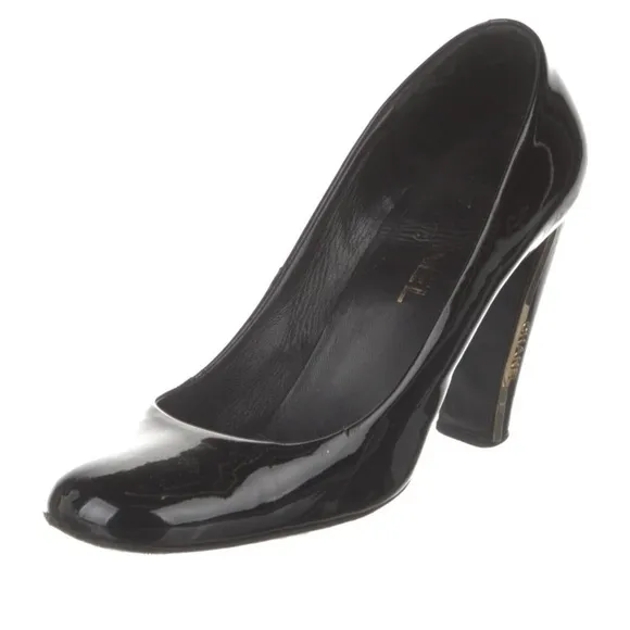 Chanel patent Leather pump