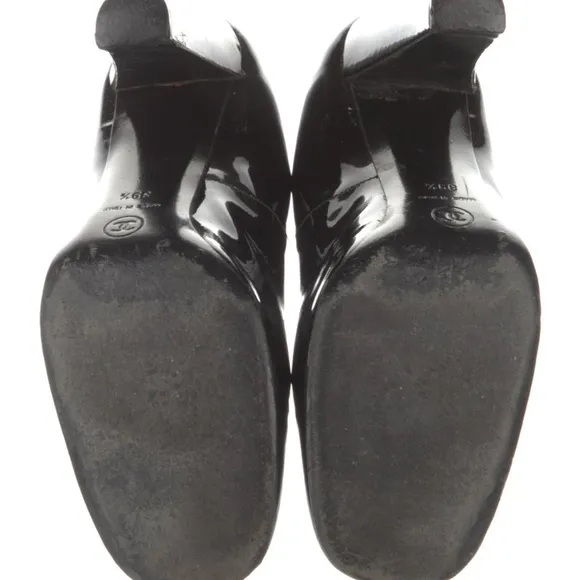 Chanel patent Leather pump
