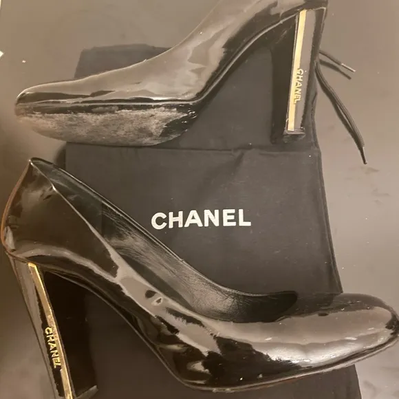 Chanel patent Leather pump