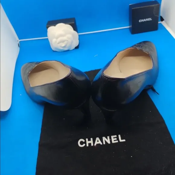 Chanel Rare Vintage Leather CC Adornment Black Pumps Sz 36
