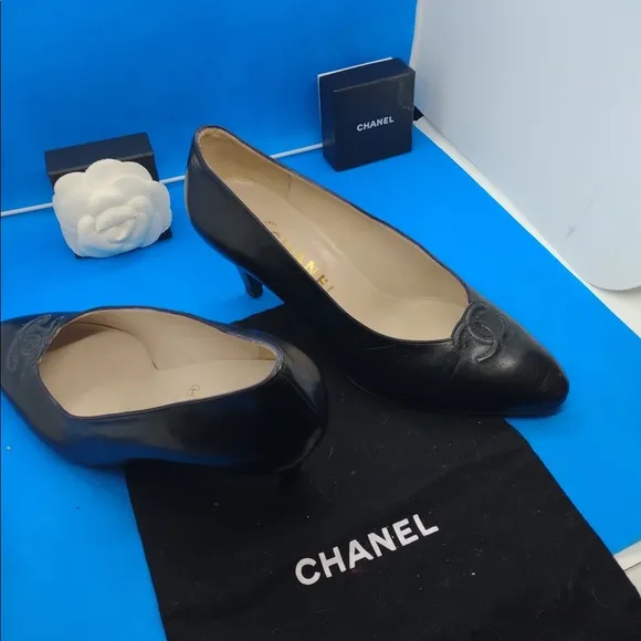 Chanel Rare Vintage Leather CC Adornment Black Pumps Sz 36
