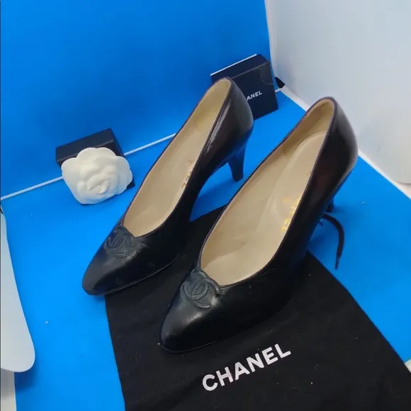 Chanel Rare Vintage Leather CC Adornment Black Pumps Sz 36