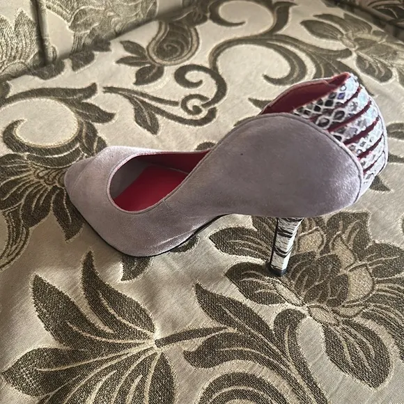 Charles Jourdan Gray Stiletto Heels with Knife-Inspired Design snake skin heel