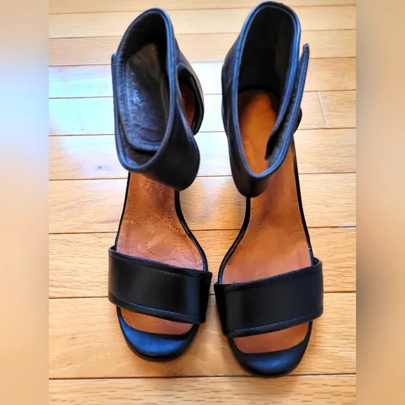 Chie Mihara Authentic Leather Black Women's Sandals. So Amazing!