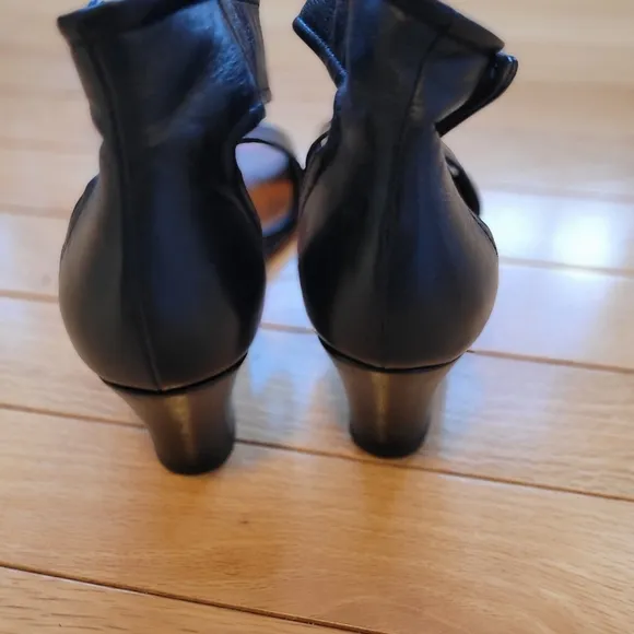 Chie Mihara Authentic Leather Black Women's Sandals. So Amazing!