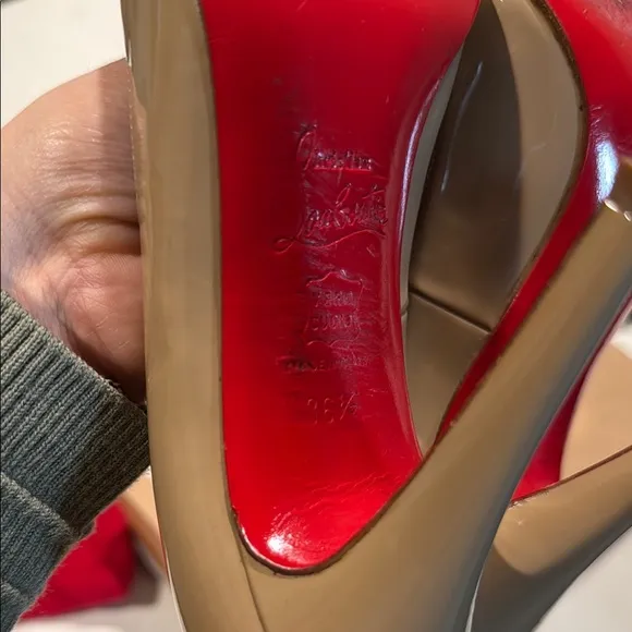 🪩Christian louboutin MIA pumps