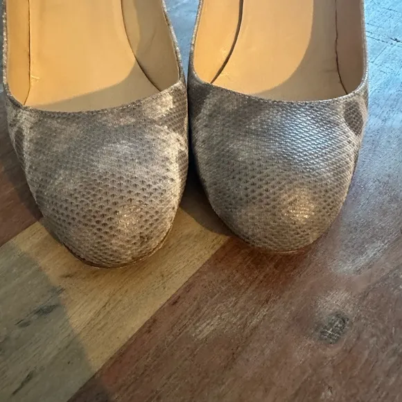 Christian Louboutin Round Toe Gray and Cream Leopard Heels, size 9 EUC
