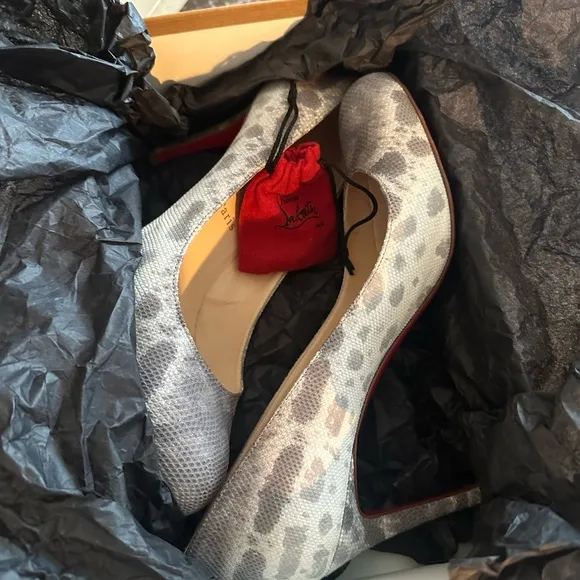 Christian Louboutin Round Toe Gray and Cream Leopard Heels, size 9 EUC