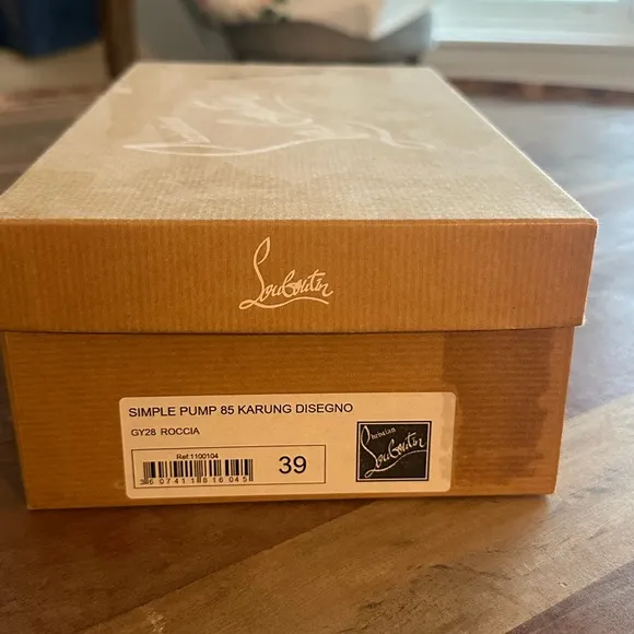 Christian Louboutin Round Toe Gray and Cream Leopard Heels, size 9 EUC