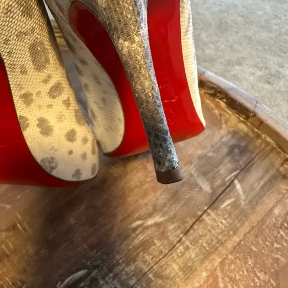 Christian Louboutin Round Toe Gray and Cream Leopard Heels, size 9 EUC