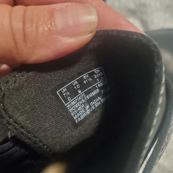Clarks Maye Strap women's black Size 10