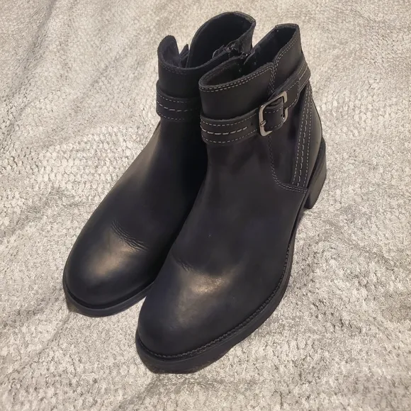 Clarks Maye Strap women's black Size 10