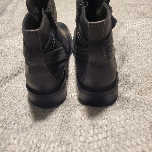 Clarks Maye Strap women's black Size 10