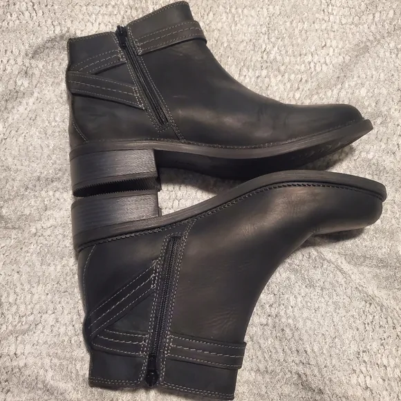 Clarks Maye Strap women's black Size 10
