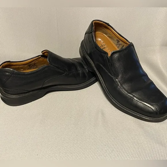 Clarks men’s size 9 black leather dress loafer shoes