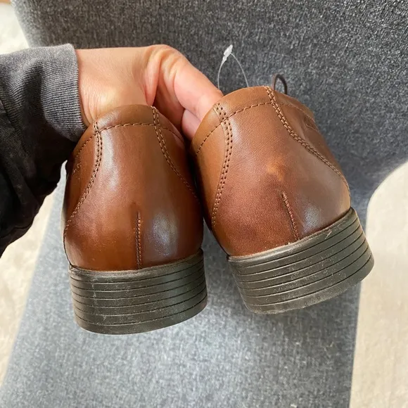 CLARKS Men's Tan Leather Oxford Dress Shoes