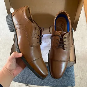 CLARKS Men's Tan Leather Oxford Dress Shoes