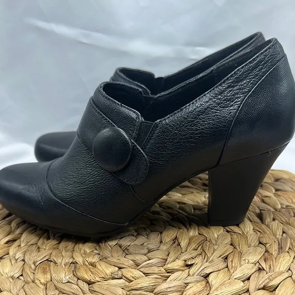 Clarks Women's Black LeatherBooties Shoes