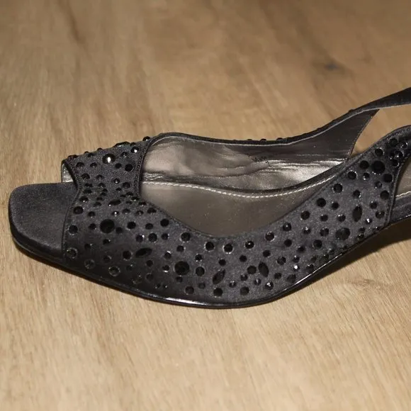 Coach And Four Beaded Shoes Sling- Back Pumps Heel Women's Size 7 Black