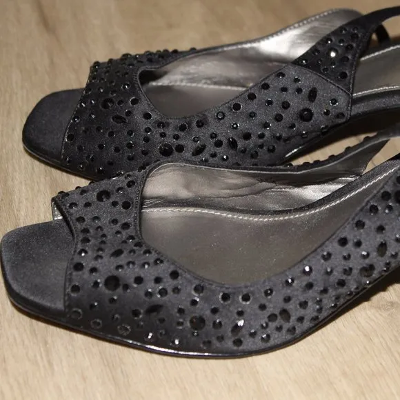 Coach And Four Beaded Shoes Sling- Back Pumps Heel Women's Size 7 Black
