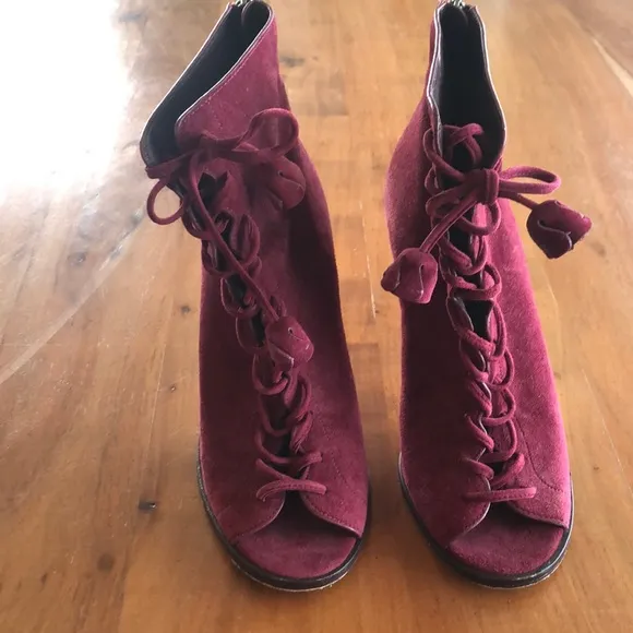 Coach Lena Lace Up Gladiator‎ Peep Toe Zip Back Bootie Burgundy Suede Sz 7 - EUC