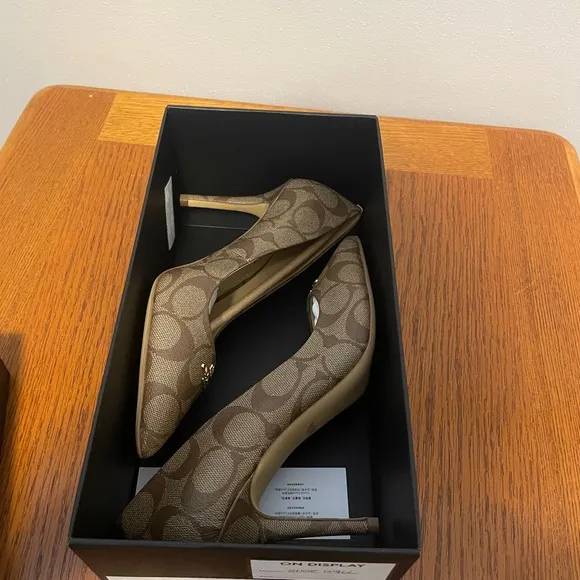 Coach Women's Tan/Brown Alyce Pumps
