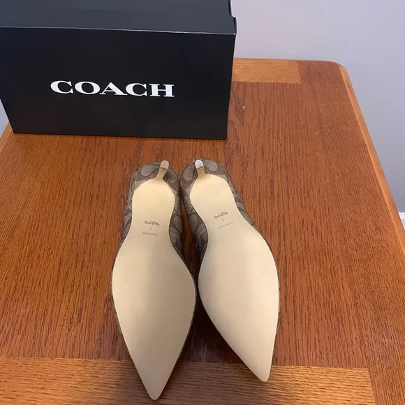 Coach Women's Tan/Brown Alyce Pumps