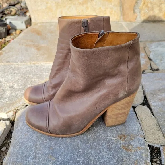 Coclico Brown Tan Leather Ankle Heel Zipper Booties Shoes Size 39.5