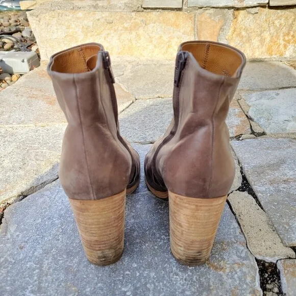 Coclico Brown Tan Leather Ankle Heel Zipper Booties Shoes Size 39.5