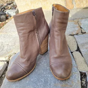 Coclico Brown Tan Leather Ankle Heel Zipper Booties Shoes Size 39.5