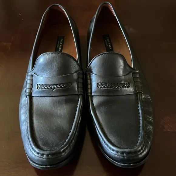 Cole Haan Men’s dress shoes color black leather size 11.5