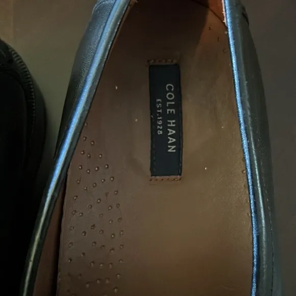 Cole Haan Men’s dress shoes color black leather size 11.5
