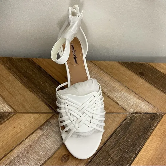 Comfortview Ivy White Strappy Sandals 11W wide width
