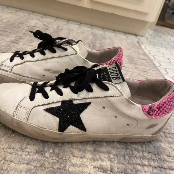 COPY - Golden Goose superstars! Size 39 euro so 8.5/9 in womens