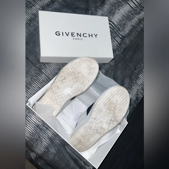 COPY - Kids Givenchy shoes size 33.