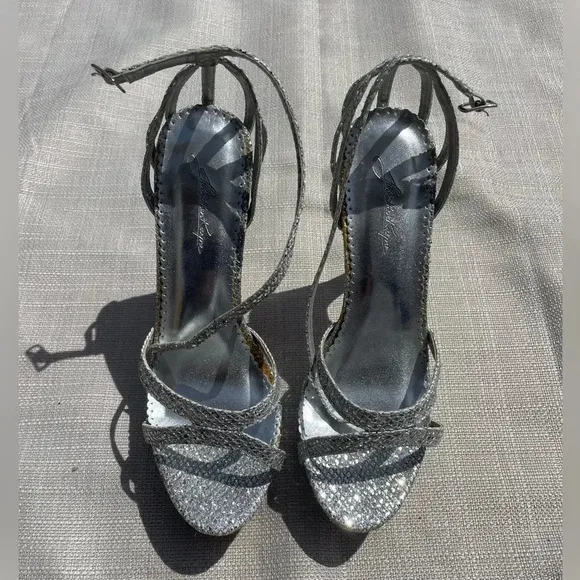 COPY - Womens Jonathan Kayne Silver Glitter Heels - Sz. 7