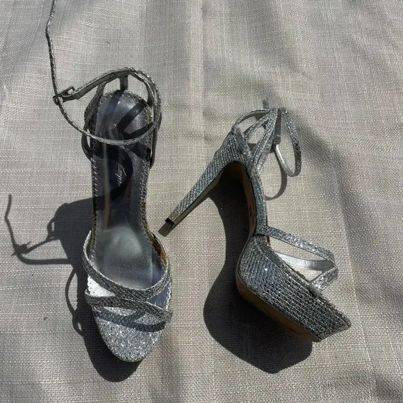 COPY - Womens Jonathan Kayne Silver Glitter Heels - Sz. 7