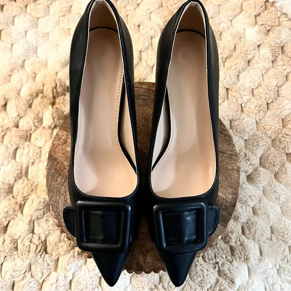 Coutgo Women's Closed Pointed Toe Buckle Pumps Sz 9 Black