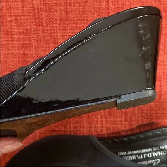 Couture Donald J Pilner Black Slingback Wedge Peeptoe Shoes