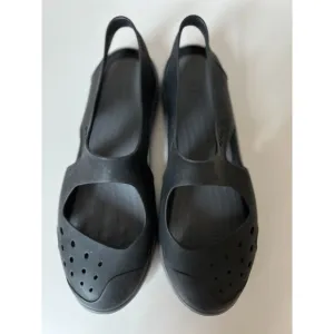Crocs black Swiftwater Wave shoes. Size 8.