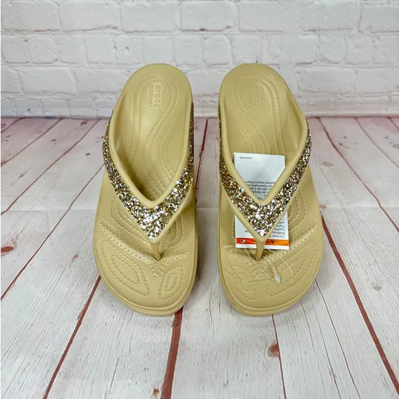 Crocs Sloane Glitter Chai/Gold Wedge Flip Flop Sandals Women’s Sz 8 (207665-2J2)