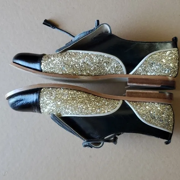Croon tassel  gold glitter and black shoes RARE Size 38 (us 7.5 )