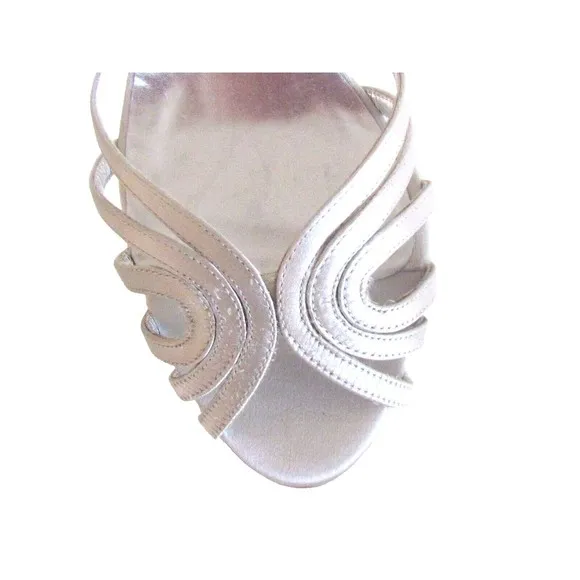 Designer Ralph Lauren Collection Silver Satin Art Deco Design Singback's 8.5 M