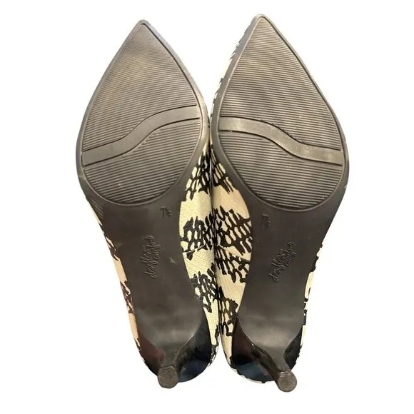 Dexflex Comfort Ivory Black Point Toe Kitten Heels Pumps Size 7 1/2 Pre-Own EUC