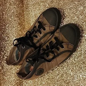 DIESEL MEN'S SHOES SIZE 10.5  ,BROWN/BLACK ,PRE-OWNED